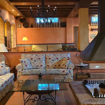 Castella Acogedora Casa Familias Con Piscina Y Jardin Cerca Del Mar Privatunterkunft Marbella