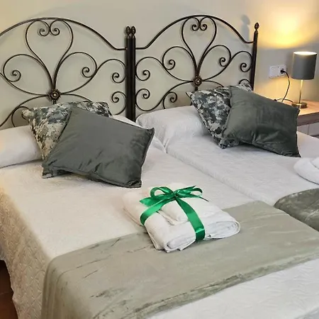 Kwatera prywatna Castella Acogedora Casa Familias Con Piscina Y Jardin Cerca Del Mar *