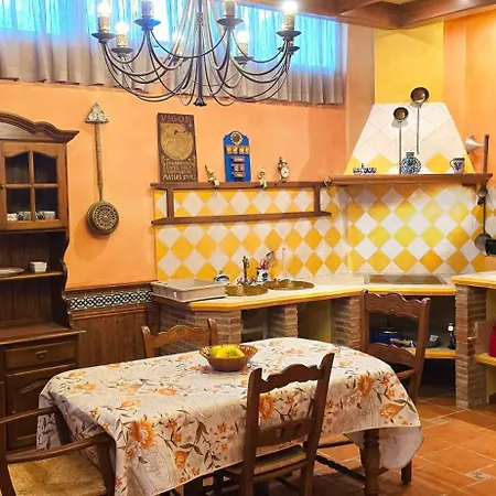 Privat bolig Castella Acogedora Casa Familias Con Piscina Y Jardin Cerca Del Mar Marbella