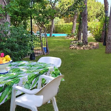 Privat bolig Castella Acogedora Casa Familias Con Piscina Y Jardin Cerca Del Mar