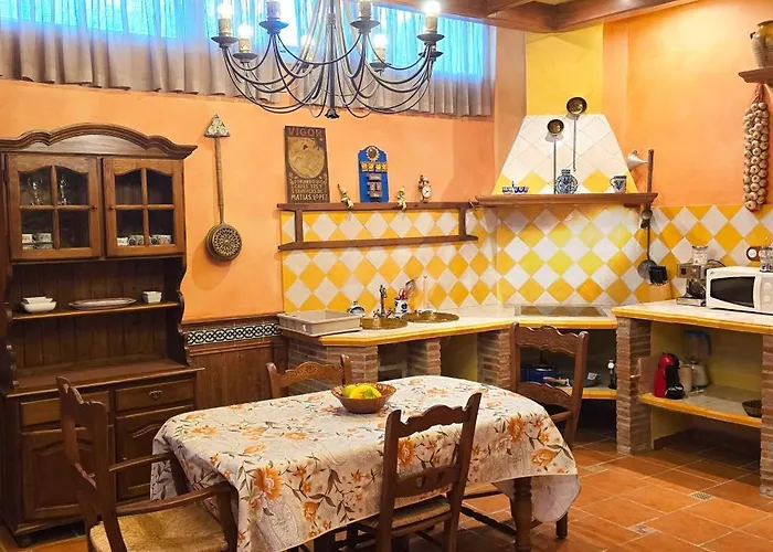 Ubytování v soukromí Castella Acogedora Casa Familias Con Piscina Y Jardin Cerca Del Mar Marbella