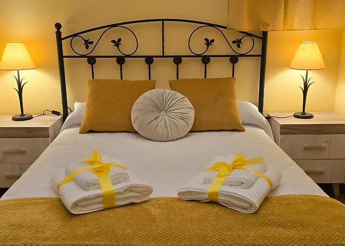 Проживання в сім'ї Castella Acogedora Casa Familias Con Piscina Y Jardin Cerca Del Mar
